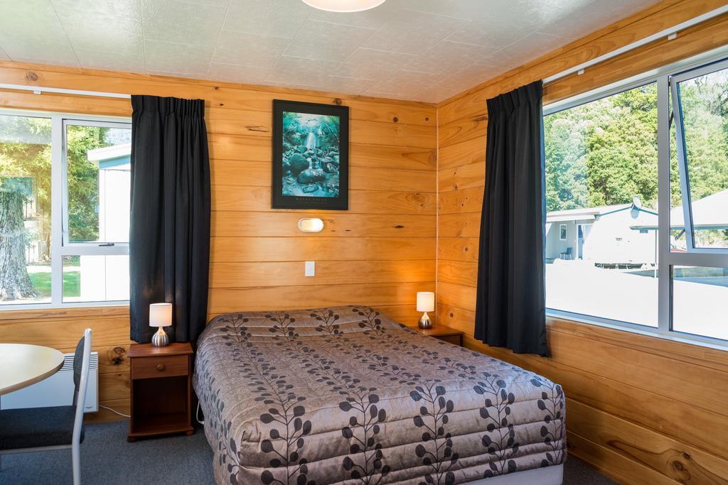 10 & Holiday park